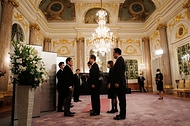 한덕수 국무총리가 27일 일본 도쿄 아카사카 영빈관에서 기시다 총리 주최 리셉션에 참석해 환담을 나누고 있다.