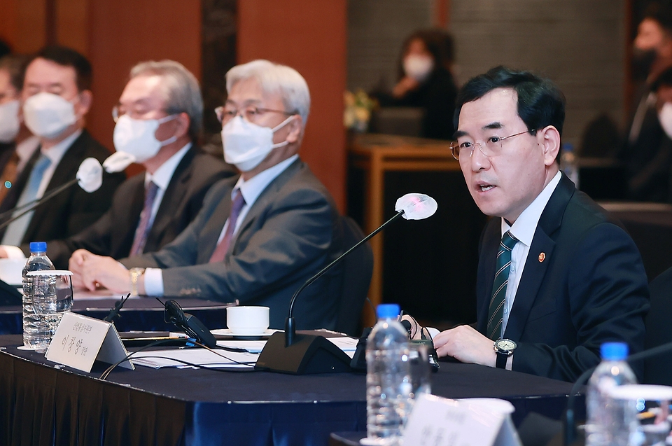 이창양 산업통상자원부 장관이 19일 서울 중구 롯데호텔 사파이어볼룸에서 열린 ‘에너지 효율혁신 파트너십(KEEP 30) 협약 체결식’에서 인사말을 하고 있다.