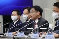 27일 서울 용산구 대통령실 청사에서 열린 제11차 비상경제민생회의에서 최상목 경제수석이 발언하고 있다.