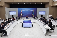 27일 서울 용산구 대통령실 청사에서 제11차 비상경제민생회의가 진행되고 있다.