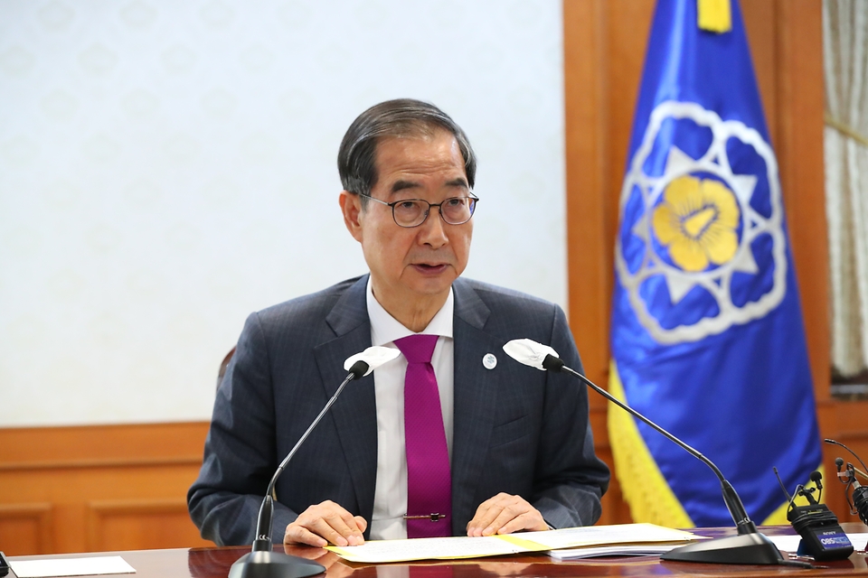 한덕수 국무총리가 25일 서울 종로구 정부서울청사에서 열린 ‘제524회 규제개혁위원회’에서 발언을 하고 있다. 