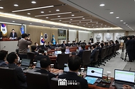 윤석열 대통령이 29일 서울 용산구 대통령실 청사에서 열린 국무회의를 주재하고 있다.