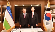 이완규 법제처장이 30일 오후 4시 앰배서더 서울 풀만 호텔에서 타슈쿨로브 아크바르 우즈베키스탄 법무부 장관과 법제교류협력을 위한 면담을 가졌다.