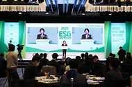 이영 중소벤처기업부 장관이 30일 서울 종로구 포시즌스호텔에서 열린 ‘2022 ESG 경영혁신대전’에서 축사를 하고 있다.