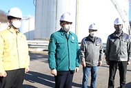 이창양 산업통상자원부 장관이 2일 경기 성남시 대한송유관공사 판교저유소를 방문해 상황을 점검하고 있다. 