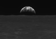 2022년 12월 31일 다누리가 달 상공 119km에서 촬영한 지구와 달 표면. (출처=한국항공우주연구원)