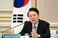 윤석열 대통령이 9일 청와대 영빈관에서 열린 2023 보건복지부·고용노동부·여성가족부·식품의약품안전처·질병관리청 업무보고에서 발언하고 있다.