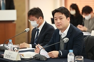 조명현 세미파이브 대표이사가 12일 서울 중구 프레스센터에서 열린 중소기업 R&D 제도 혁신 방안 간담회에 참석하고 있다.
