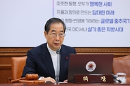 한덕수 국무총리가 17일 서울 종로구 정부서울청사에서 열린 국무회의에서 발언하고 있다.