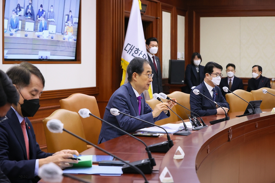 한덕수 국무총리가 19일 서울 종로구 정부서울청사에서 열린 제15회 국정현안관계장관회의에서 모두발언을 하고 있다.