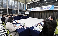 18일 강원도 춘천시 강원대학교 스타트업 큐브에서 산학협력 관계자 간담회가 진행되고 있다.