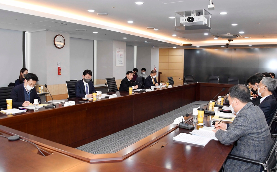 27일 서울 중구 한국재정정보원에서 ‘민간투자사업 활성화 전문가 간담회’가 진행되고 있다.