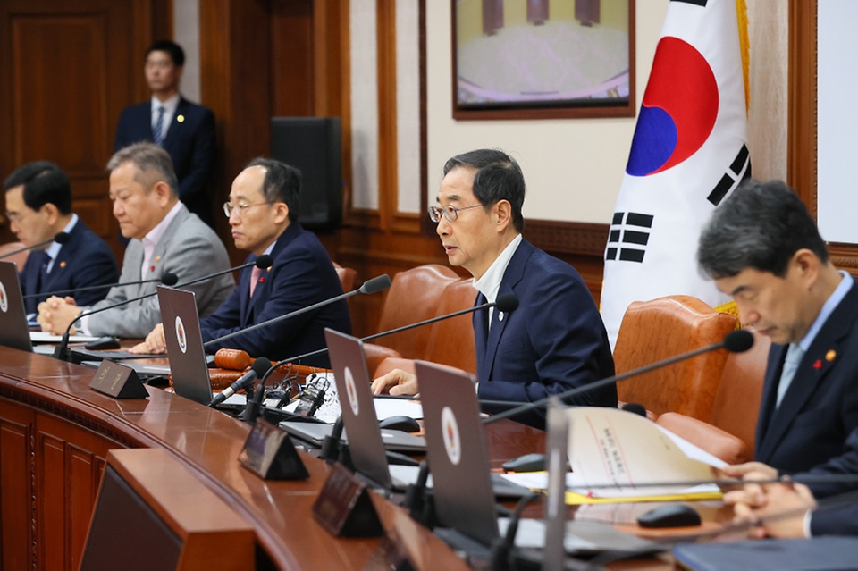 한덕수 국무총리가 30일 서울 종로구 정부서울청사에서 열린 국무회의에서 발언하고 있다.