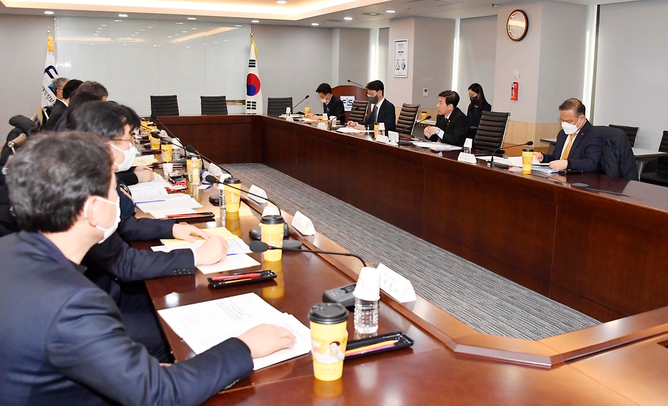 27일 서울 중구 한국재정정보원에서 ‘민간투자사업 활성화 전문가 간담회’가 진행되고 있다.