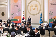 윤석열 대통령이 31일 청와대 영빈관에서 열린 주한 외교단을 위한 신년인사회에서 오찬사를 하고 있다.