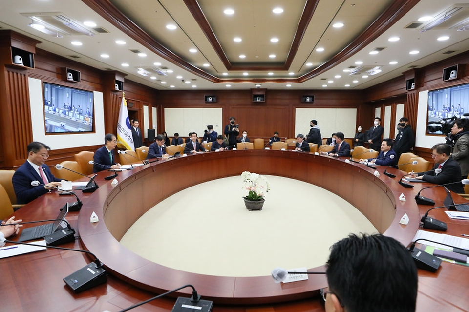 2일 서울 종로구 정부서울청사에서 제16회 국정현안관계장관회의가 진행되고 있다.