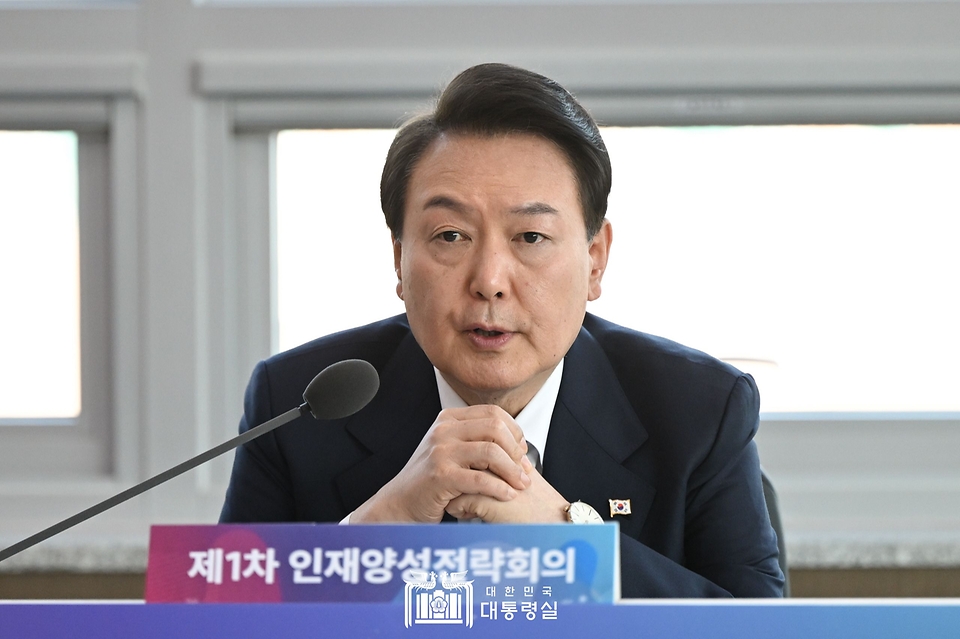 윤석열 대통령이 1일 경북 구미시 금오공과대학교에서 열린 제1차 인재양성전략회의에 참석, 발언하고 있다.