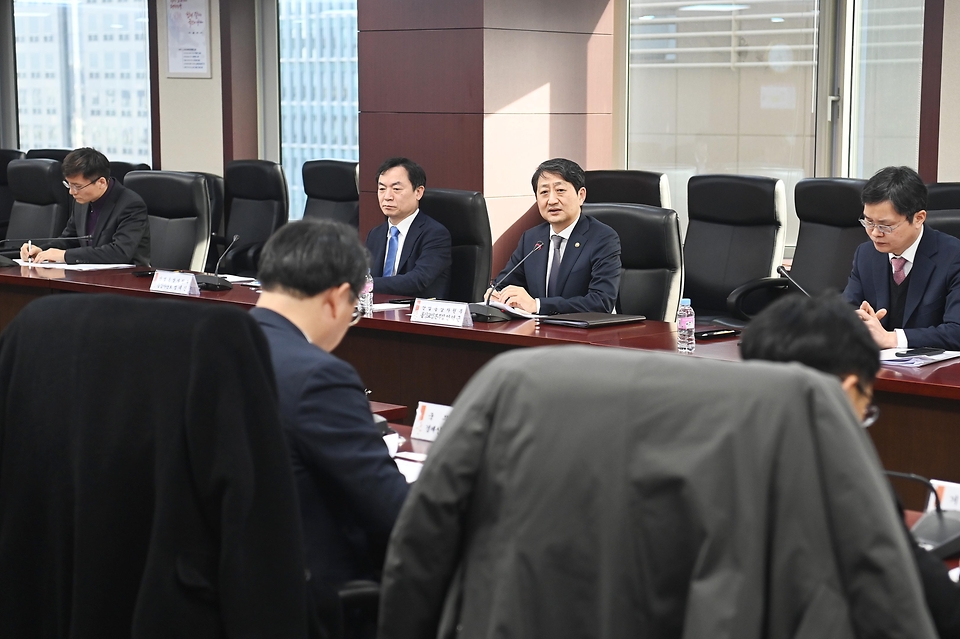 2일 서울 종로구 무역보험공사에서 ‘범부처 EU 탄소국경조정제도(CBAM) 대응 TF 출범식’이 진행되고 있다.