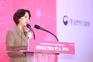 이영 중소벤처기업부 장관이 8일 서울 서초구 KT우면연구센터에서 열린 ‘납품대금 연동제 로드쇼 개막식’에서 인사말을 하고 있다.