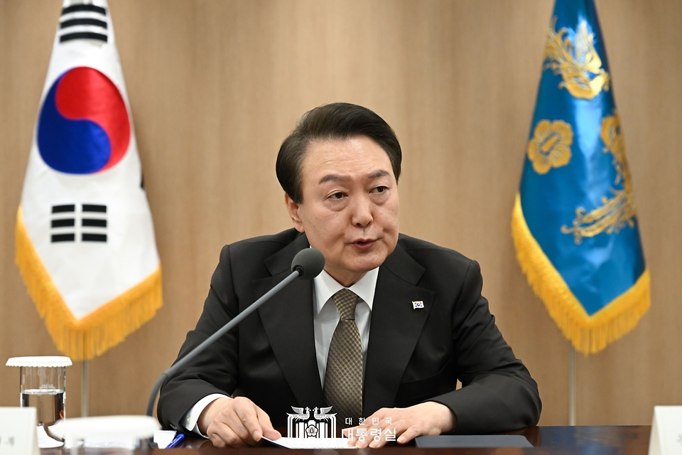 윤석열 대통령이 15일 서울 용산구 대통령실 청사에서 열린 ‘제13차 비상경제민생회의’에서 발언하고 있다.