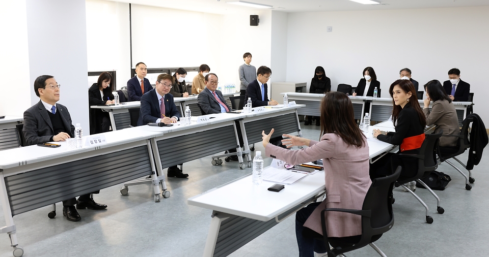 2일 서울 중구 한국관광공사 서울센터에서 열린 K-관광 성공을 위한 ‘2023 한국방문의해 K-관광 민·관 전략 간담회’가 진행되고 있다.