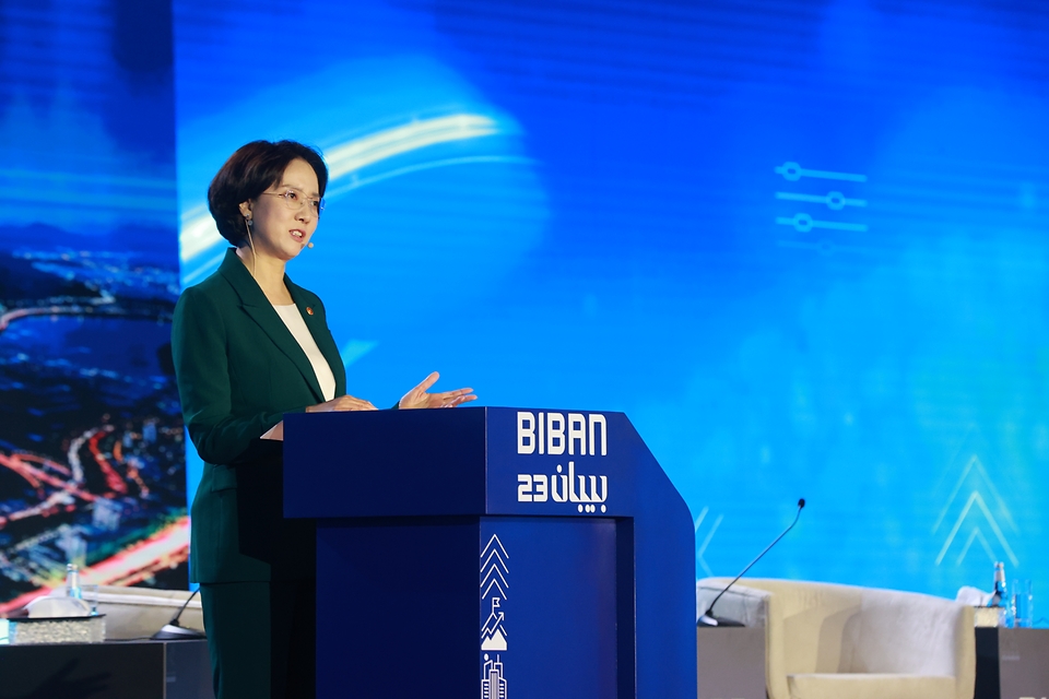 이영 중소벤처기업부 장관이 9일(현지시간) 사우디아라비아 리야드에서 열린 ‘Biban 2023’에서 개막식 행사에서 기조연설을 하고 있다.