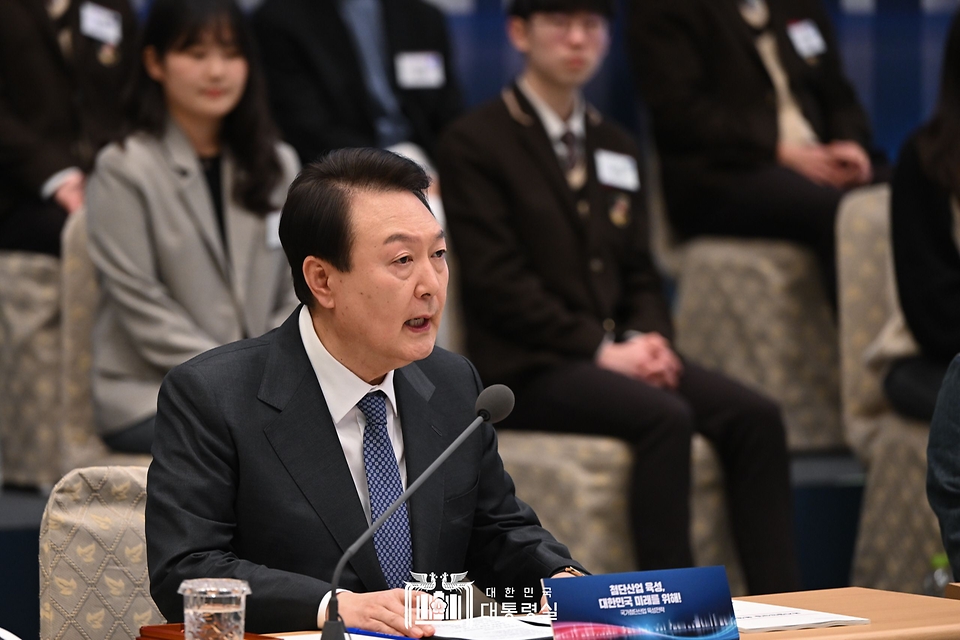 윤석열 대통령이 15일 청와대 영빈관에서 열린 ‘제14차 비상경제민생회의’에서 발언하고 있다.