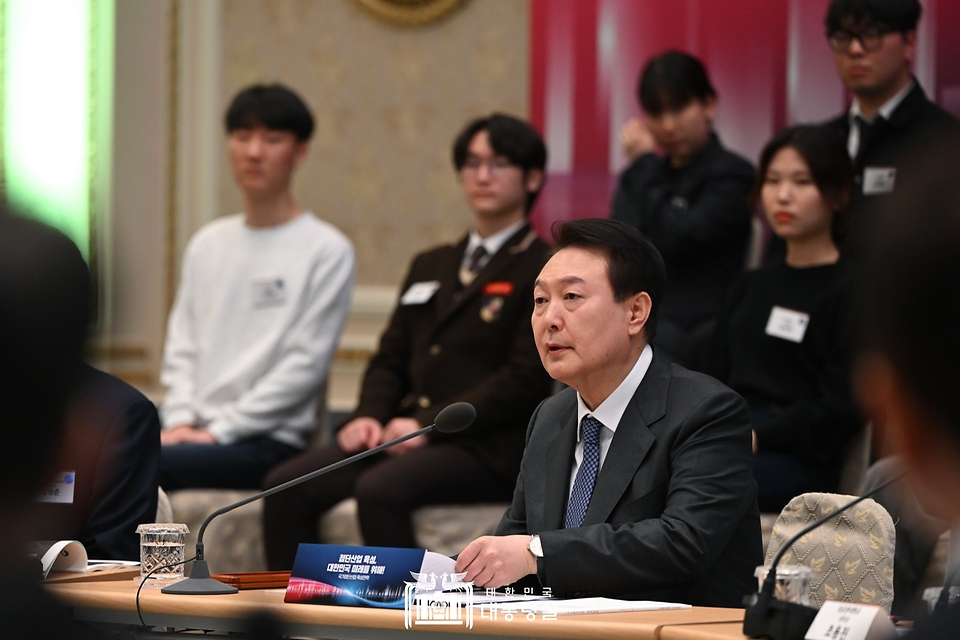 윤석열 대통령이 15일 청와대 영빈관에서 열린 ‘제14차 비상경제민생회의’에서 발언하고 있다.