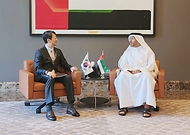 안덕근 산업통상자원부 통상교섭본부장이 16일(현지시간) UAE 외교부에서 아흐메드 알리 알 사예그 국무장관과 면담하고 있다.