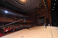 남화영 소방청장 직무대리가 17일 서울 동대문구 경희대학교 평화의 전당에서 열린 ‘제2회 의용소방대의 날 기념식’에서 기념사를 하고 있다.