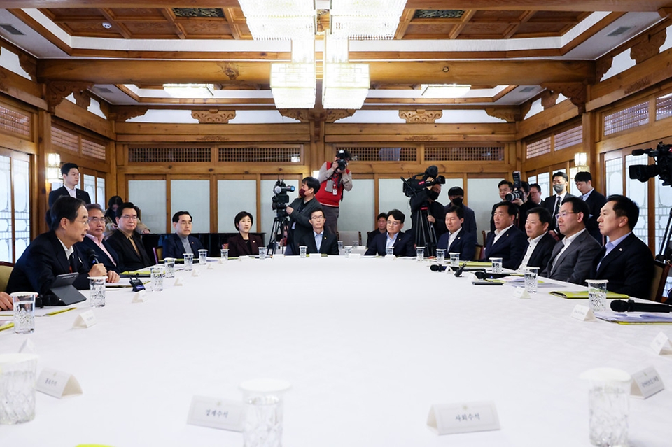 19일 서울 종로구 총리 공관에서 제8차 고위당정협의회가 진행되고 있다.