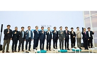 이종호 과학기술정보통신부 장관이 16일 경북 포항시 남구 포항공과대학교에서 기술창업기업 대표들과 기념촬영을 하고 있다.