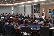 21일 서울 용산구 대통령실 청사에서 제12회 국무회의가 진행되고 있다.