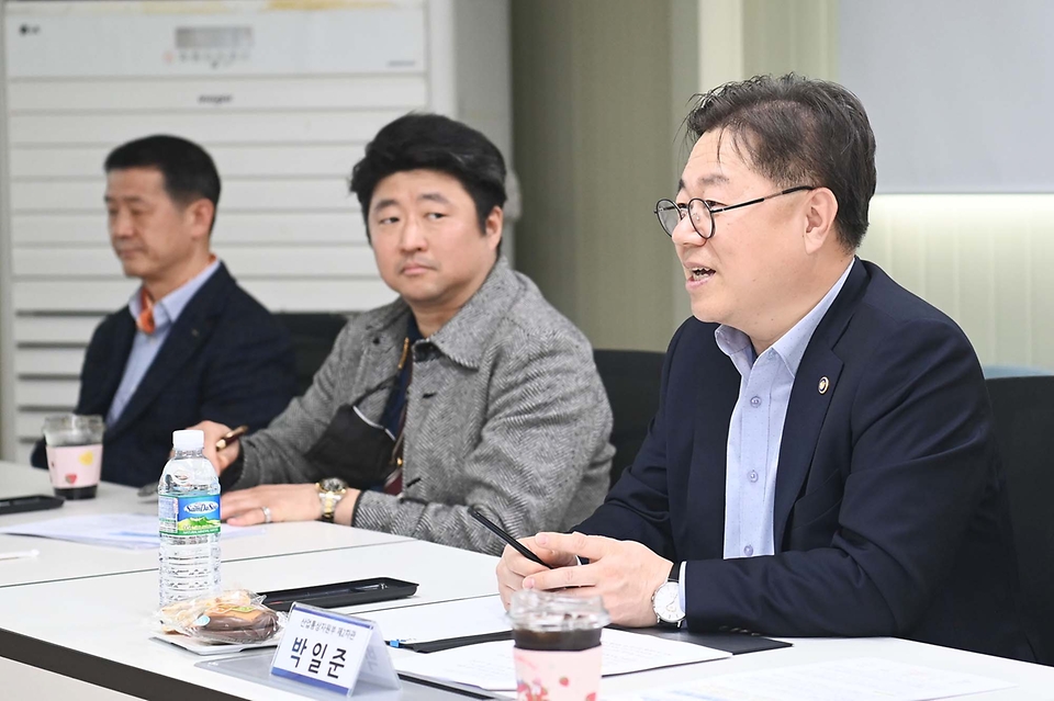 박일준 산업통상자원부 2차관이 22일 서울 강서구 마곡동 LG사이언스파크 연구단지에서 열린 간담회에서 발언하고 있다. 