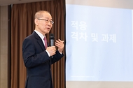 이회성 기후변화에 관한 정부 간 협의체(IPCC) 의장이 27일 오전 10시 서울 프레스센터에서 지난 58차 총회에서 승인된 「기후변화에 관한 정부 간 협의체 제6차 평가보고서 종합보고서」의 시사점에 대해 설명하고 있다.