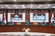 29일 서울 종로구 정부서울청사에서 코로나19 중앙재난안전대책본부 회의가 진행되고 있다.