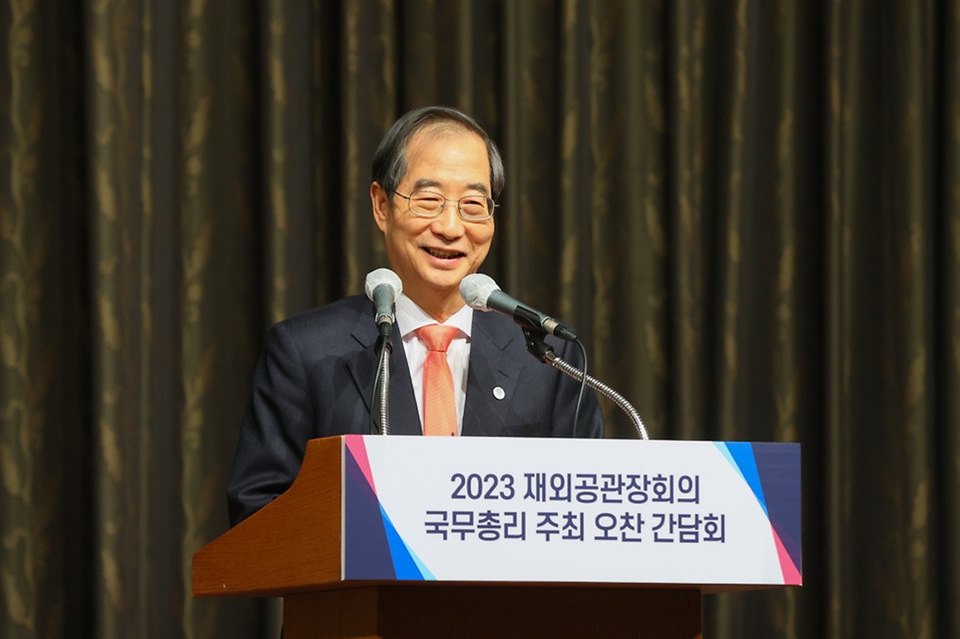 한덕수 국무총리가 28일 서울 중구 롯데호텔에서 열린 2023년 재외 공관장회의 국무총리 주최 오찬 간담회에서 인사말을 하고 있다.