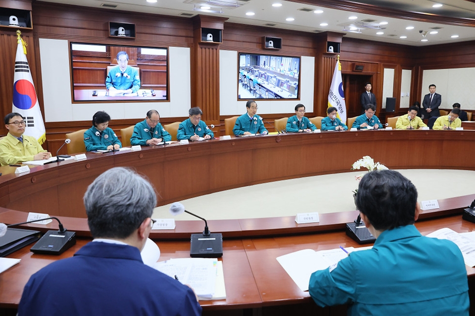 28일 서울 종로구 정부서울청사에서 중앙안전관리위원회가 진행되고 있다.