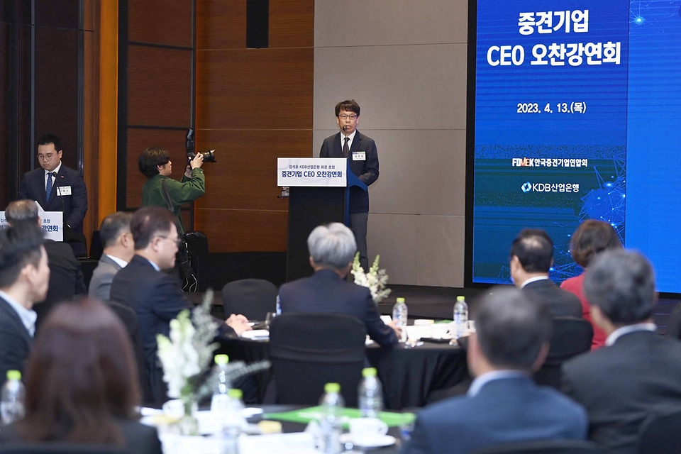 황수성 산업통상자원부 산업기반실장이 13일 서울 영등포구 콘래드호텔에서 열린 ‘에너지 효율혁신 및 절약 선포식’에서 축사를 하고 있다.