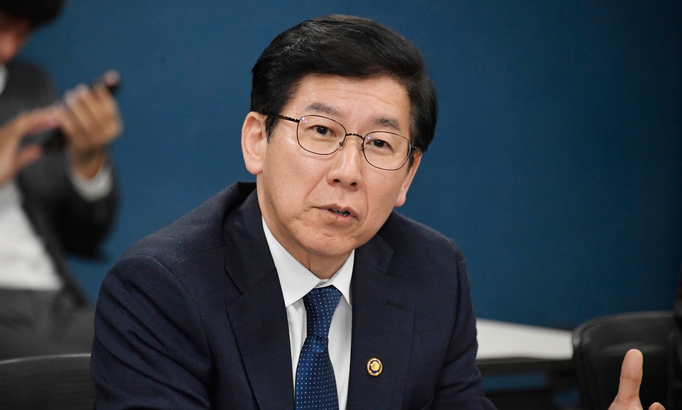 최상대 기획재정부 2차관이 20일 핵심재정사업 성과관리 합동 현장점검을 위해 서울 강남구 팁스타운을 방문, 간담회에서 발언하고 있다.