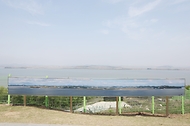 <p>비무장지대(DMZ) 접경지역 인근 테마노선이 전면 개방됐다. &nbsp;이번 개방하는 테마노선은 인천 강화를 비롯해 김포, 고양, 파주, 연천, 철원, 화천, 양구, 인제, 고성 등 비무장지대를 접하는 11개의 코스로 도보구간과 차량이동 구간으로 구성된다. 사진은 27일 오전 인천 강화평화전망대에서 바라본 북한 지역모습&nbsp;</p>