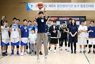 13일 세종시 정부세종청사 다목적홀에서 ‘2023년 중앙행정기관 농구 동호인대회’가 진행되고 있다.