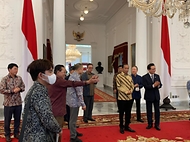 정황근 농림축산식품부 장관이 15일(현지시간) 인도네시아 자카르타 대통령궁에서 조코 위도도 대통령을 예방하고 있다.