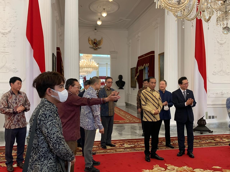 정황근 농림축산식품부 장관이 15일(현지시간) 인도네시아 자카르타 대통령궁에서 조코 위도도 대통령을 예방하고 있다.