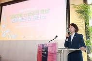이영 중소벤처기업부 장관이 16일 서울 서대문구 연남장에서 열린 ‘기업가형 소상공인 육성 토크쇼’에서 인사말을 하고 있다.