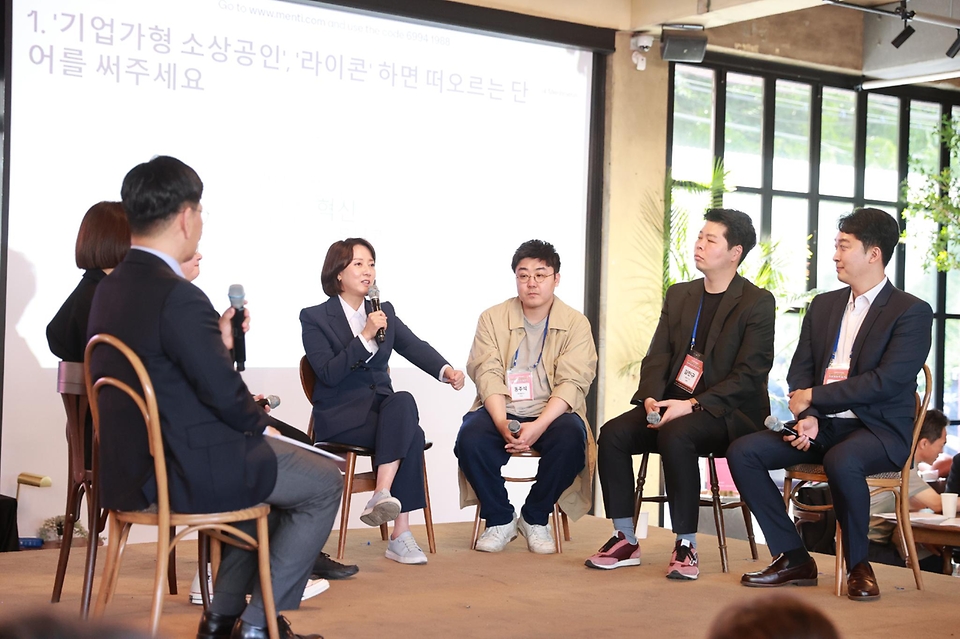 이영 중소벤처기업부 장관이 16일 서울 서대문구 연남장에서 열린 ‘기업가형 소상공인 육성 토크쇼’에서 발언하고 있다.