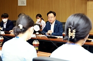 조규홍 보건복지부 장관이 22일 세종시 세종충남대학교병원에서 열린 ‘필수병동 간호사 현장 간담회’에 참석하고 있다.