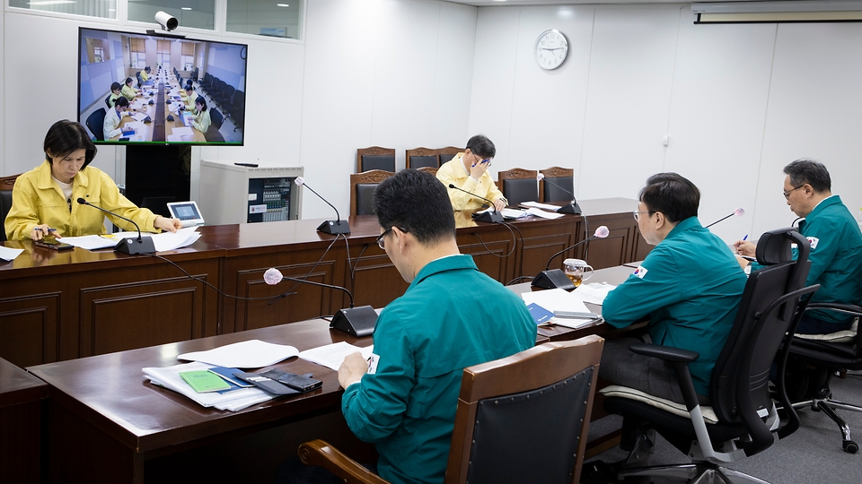 조규홍 보건복지부 장관이 19일 세종시 정부세종청사에서 긴급상황점검반을 소집해 ‘제7차 긴급상황점검회의’를 주재하고 있다.