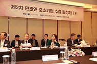 이영 중소벤처기업부 장관이 24일 서울 중구 웨스틴조선호텔에서 열린 ‘제2차 민관연 중소기업 수출 활성화 TF’에 참석하고 있다.