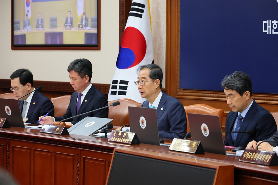 한덕수 국무총리가 30일 서울 종로구 정부서울청사에서 열린 ‘제22회 국무회의’에서 발언하고 있다.